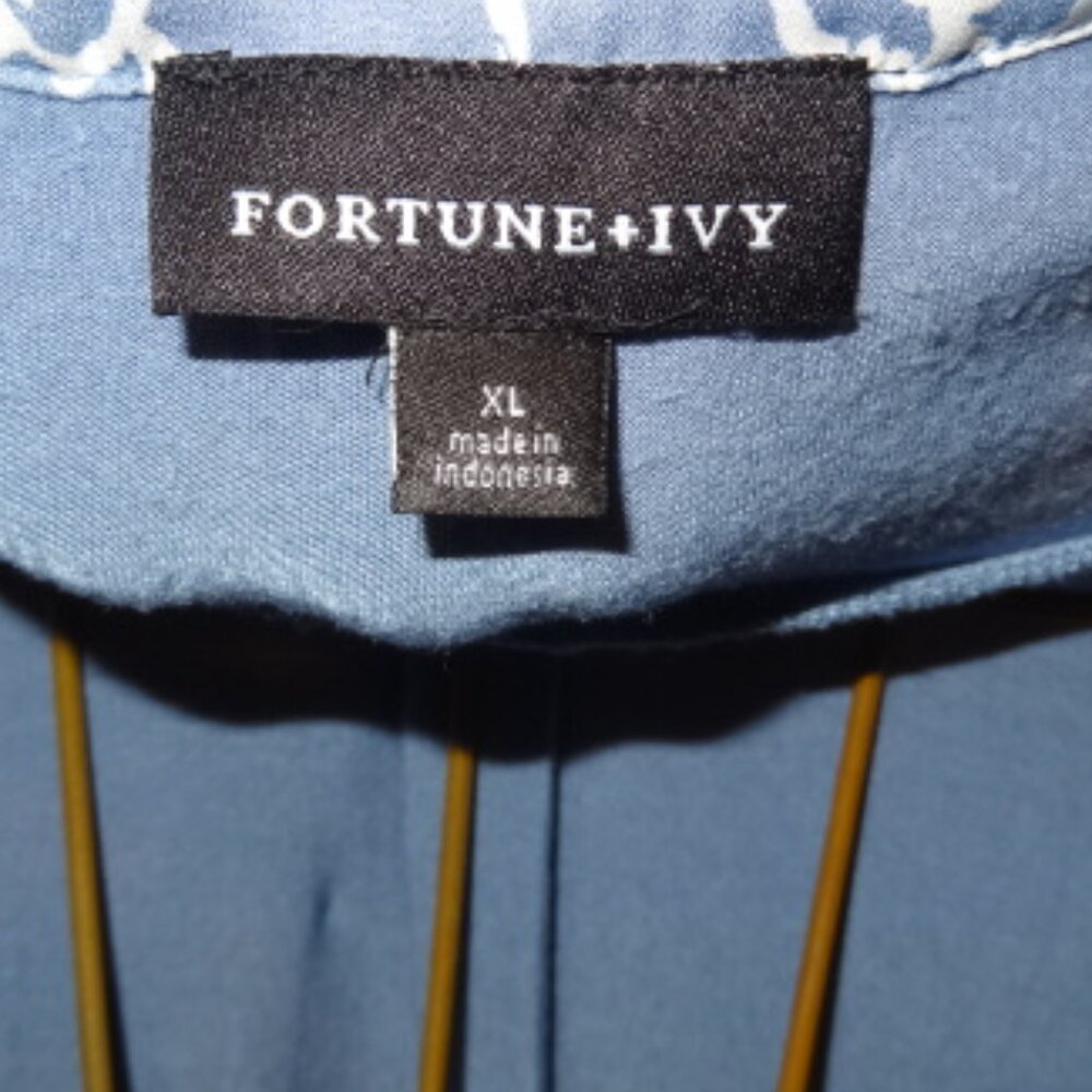 Fortune & Ivy Blue & White Floral Tunic, Like New - Picture 5 of 7